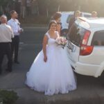 Rochie de mireasă tip prințesă cu bretele pe umăr, cu top din dantelă aplicată manual și fustă cu terminație de broderie realizată la comandă de Lulytas Dresses