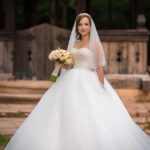 Rochie de mireasă tip prințesă cu top din perle și pietre cusute manual și fustă amplă din tulle efectuată la comandă de Lulytas Dresses