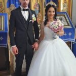 Rochie de mireasă tip prințesă cu corset în V îmbrăcat în dantelă franțuzească și fustă amplă din tulle fin efectuată la comandă de Lulytas Dresses