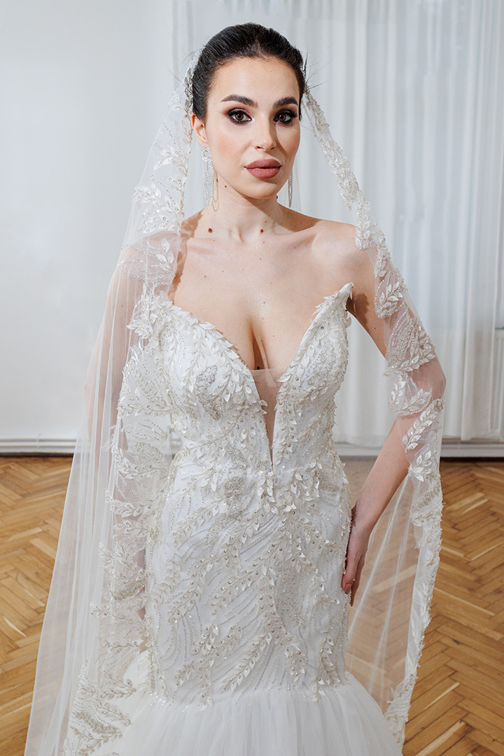 Rochie de mireasă 2 în 1, sirenă ce se transforma în prințesă cu ajutorul trenei detașabile din tulle și dantelă realizată la comandă de Lulytas Dresses