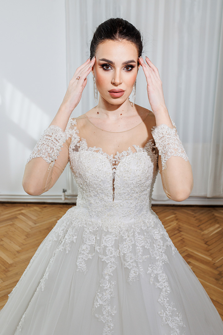 Rochie de mireasă stil prințesă din dantelă franțuzească realizată la comandă de Lulytas Dresses